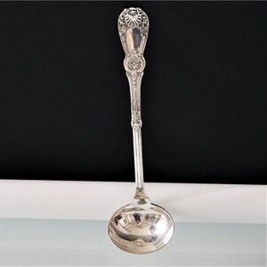 Antique WM Rogers Kings Medallion Pattern Gravy Ladle Sauce Spoon Silver Plate